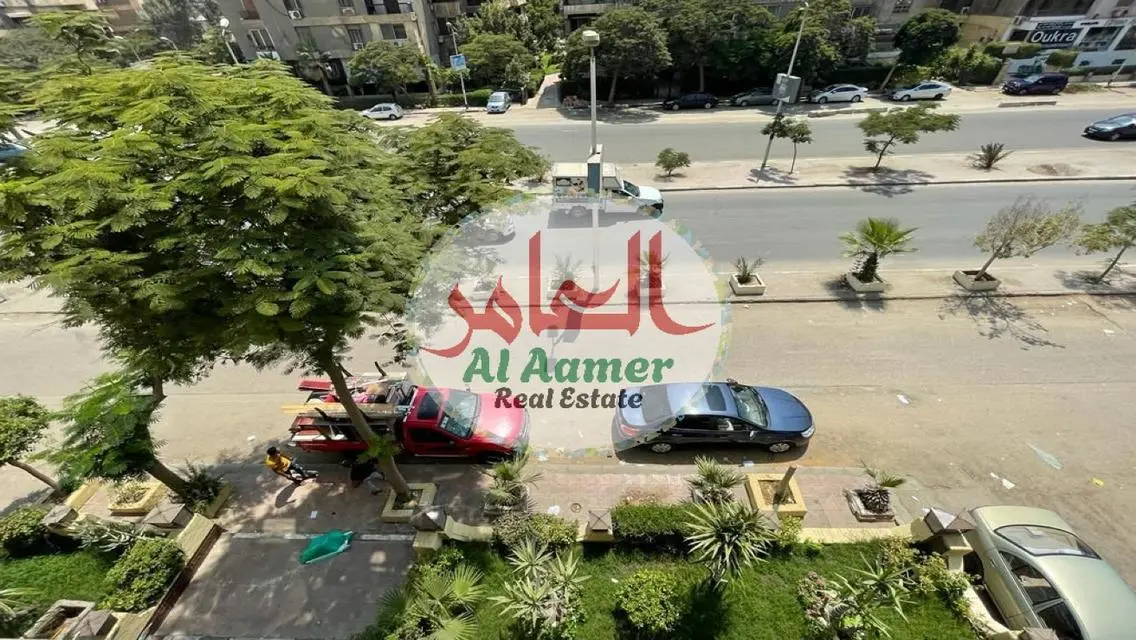 فيلا فاخرة للبيع بمساحة متر مذهلة