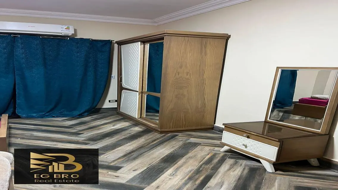 شقة فاخرة بأربعة غرف مع شرفة وموقف مغطى