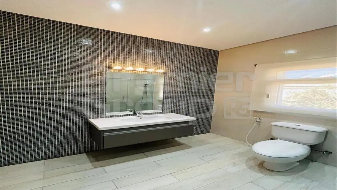 Stunning 600 sqm Apartment in the Heart of the City
