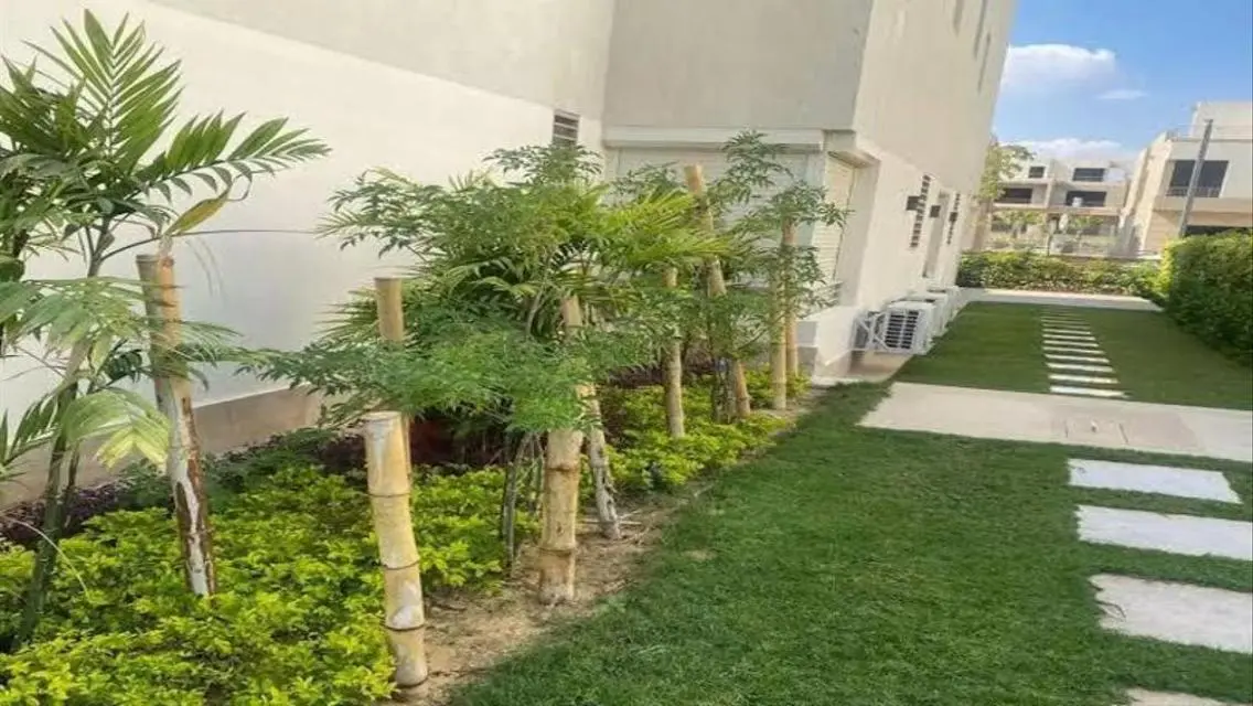فيلا متشطبه بالكامل + تكييفات فى ذا كرون بالم هيلز