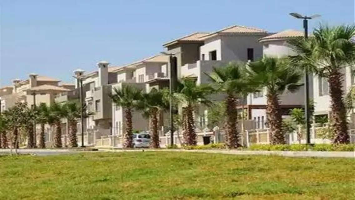فيلا متشطبه بالكامل + تكييفات فى ذا كرون بالم هيلز