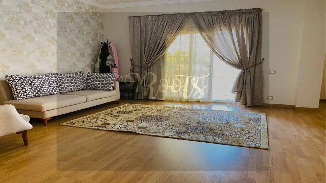 عقار فخم مع شرفة للمتعة الفائقة