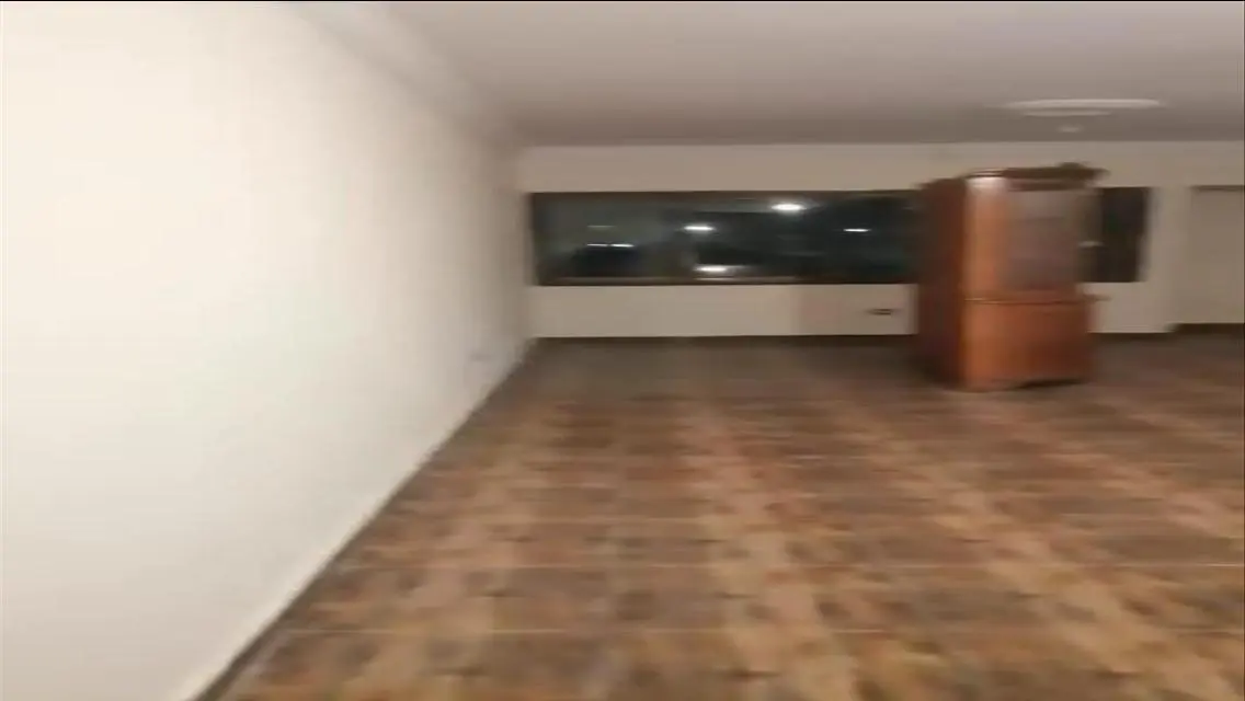 شقة بمساحة فسيحة بحراسة أمنية وإطلالة رائعة
