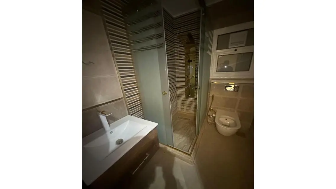 شقة فاخرة للبيع مع إطلالة مميزة