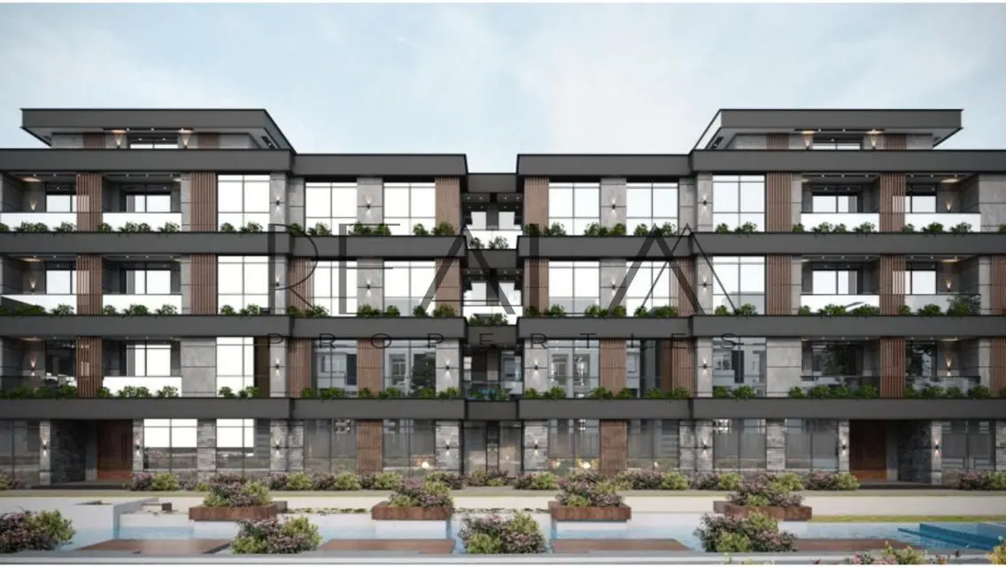 APT in prime location front of sphinx airport |10y
