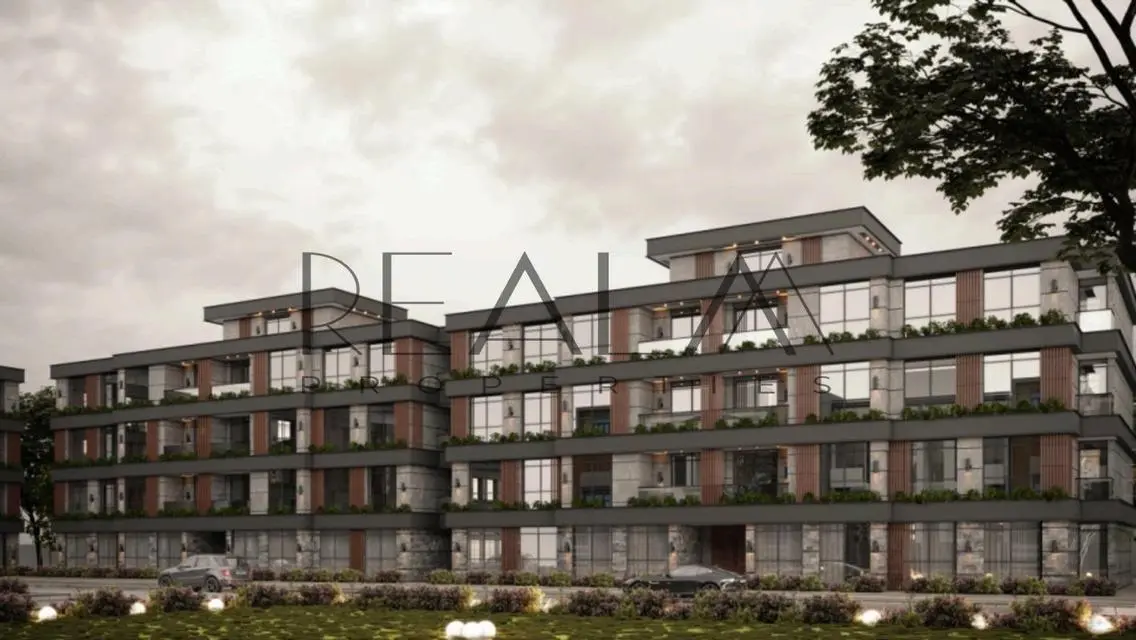 APT in prime location front of sphinx airport |10y