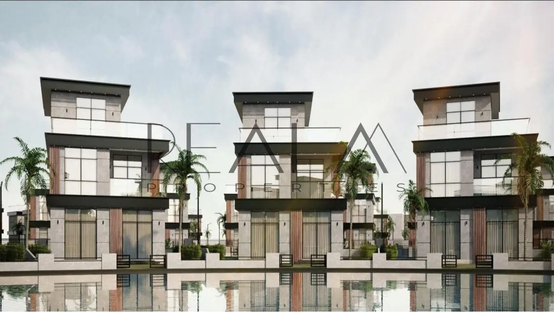 APT in prime location front of sphinx airport |10y