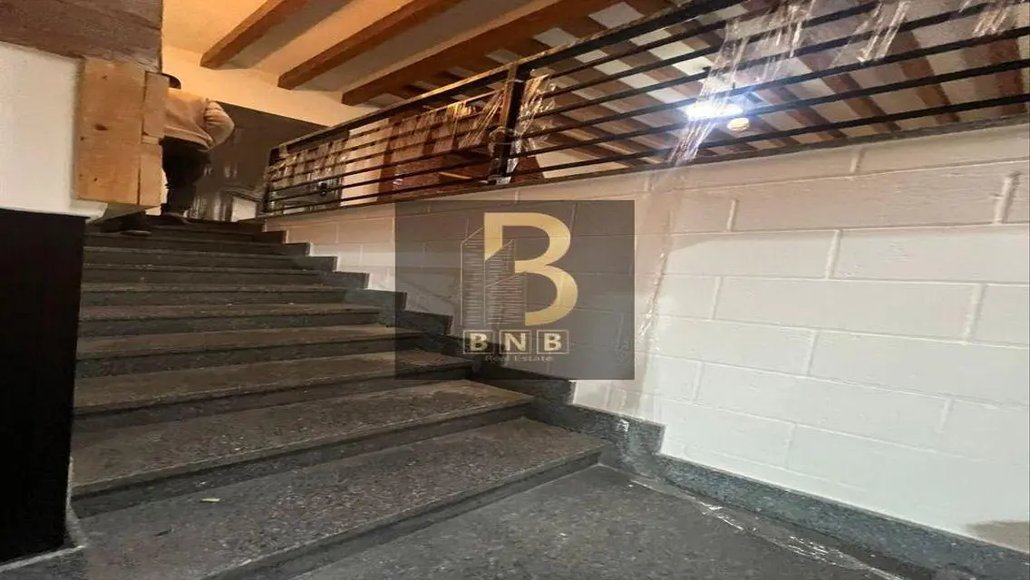 شقة فاخرة للبيع بمساحة 3504 متر في 80 شارع الصديق