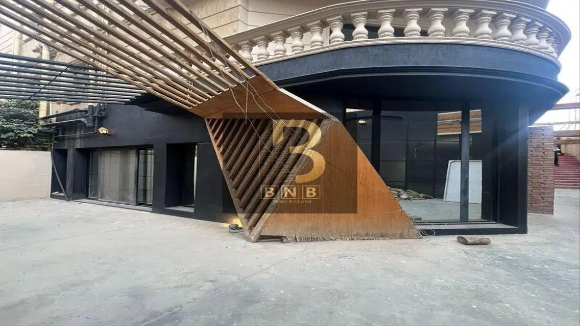 شقة فاخرة للبيع بمساحة 3504 متر في 80 شارع الصديق