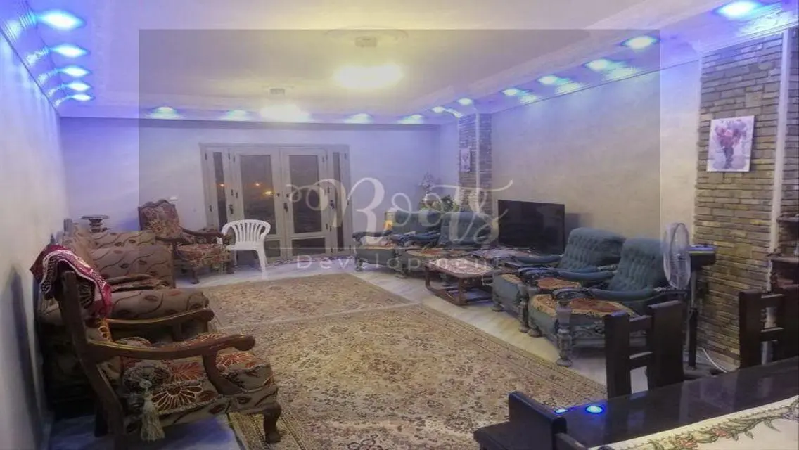 للبيع شقه 225 متر سوبر لوكس تطل ميدان واسع فيورائع