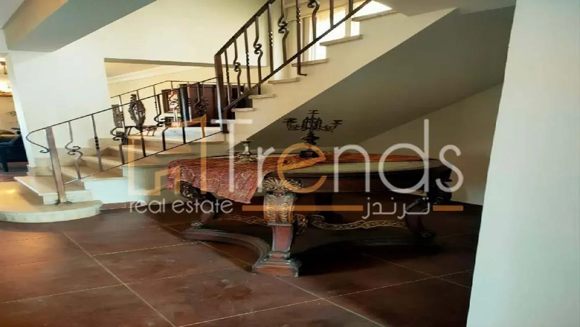 مجمع سكني فخم في موقع مميز