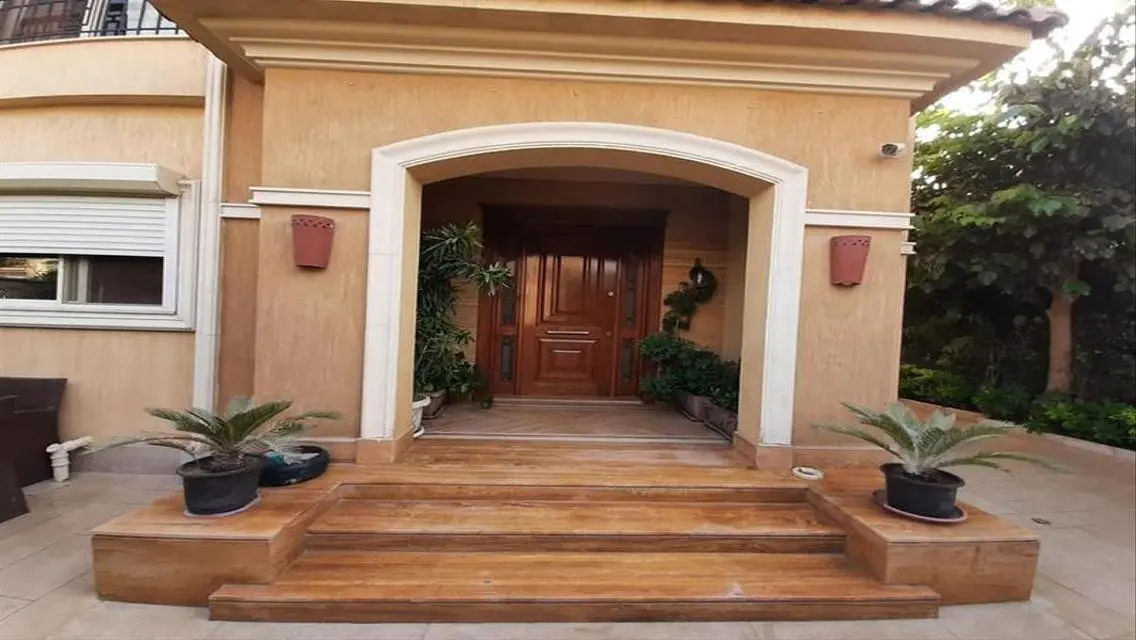 Luxury Villa for Sale in Stone Park - 5 Bedrooms