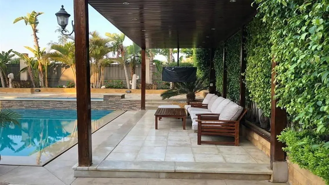 Luxury Villa for Sale in Stone Park - 5 Bedrooms