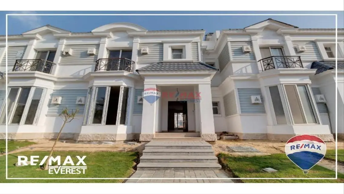 Middle Town House With Installments in M.V 4- RTM