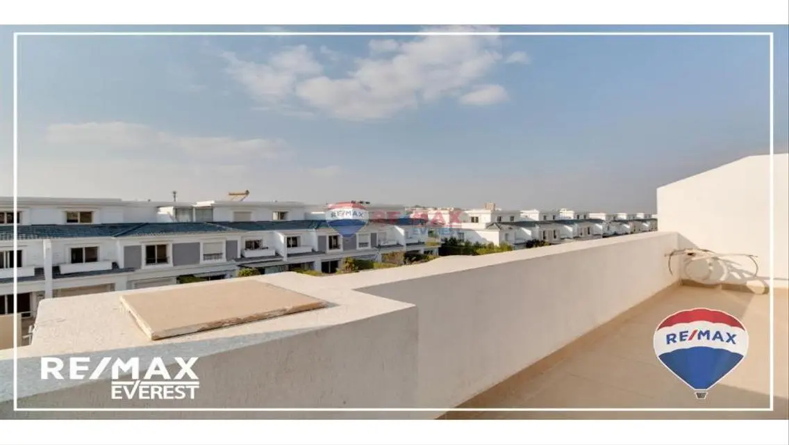 Middle Town House With Installments in M.V 4- RTM