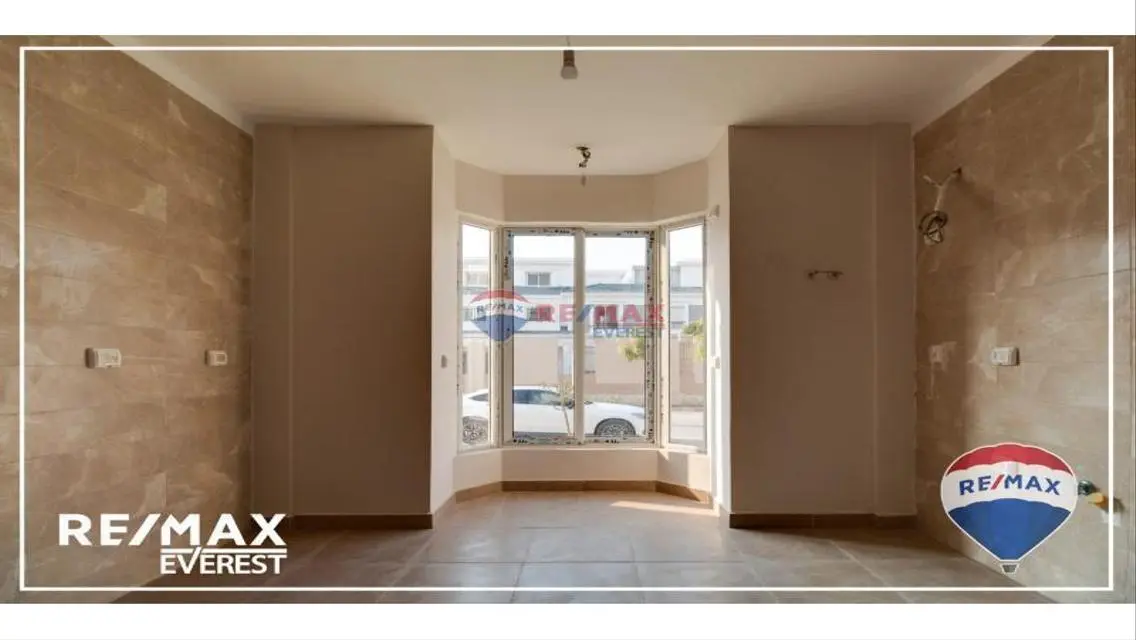 Middle Town House With Installments in M.V 4- RTM
