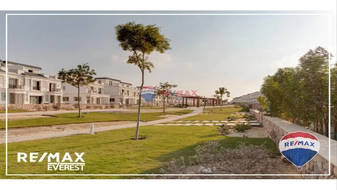 Middle Town House With Installments in M.V 4- RTM