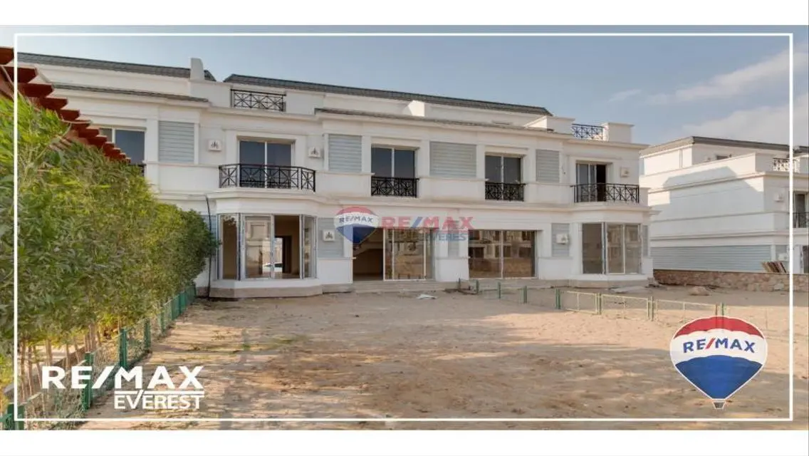 Middle Town House With Installments in M.V 4- RTM