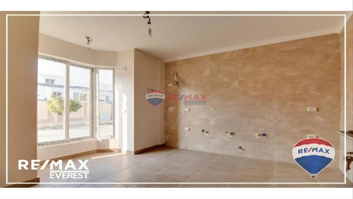 Middle Town House With Installments in M.V 4- RTM