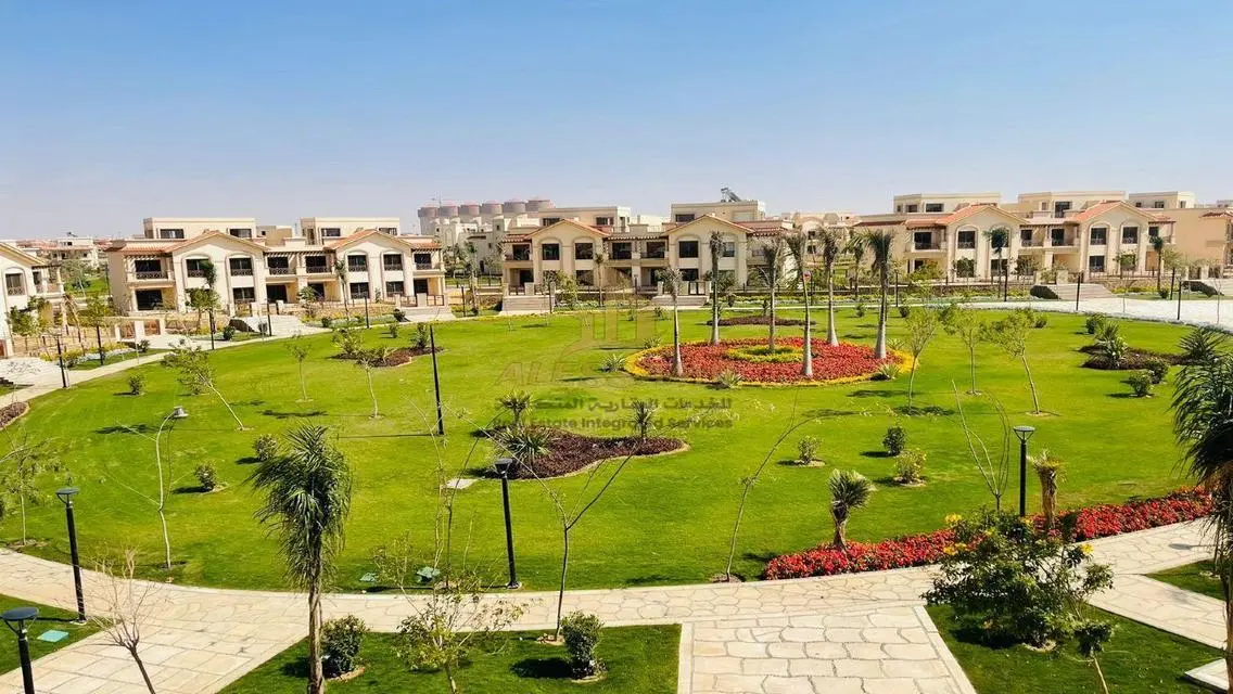 مجمع تجاري متعدد الفصول في هوب - فرصة استثمارية مميزة