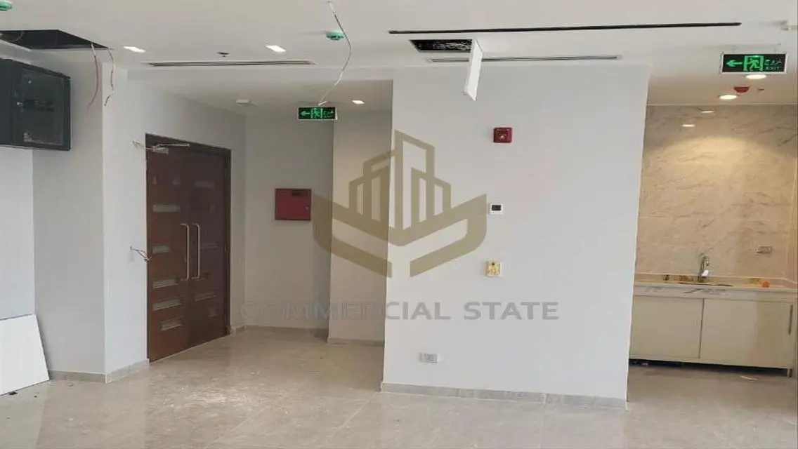 عقار تجاري للبيع في الدولة - 1350 جنيهاً