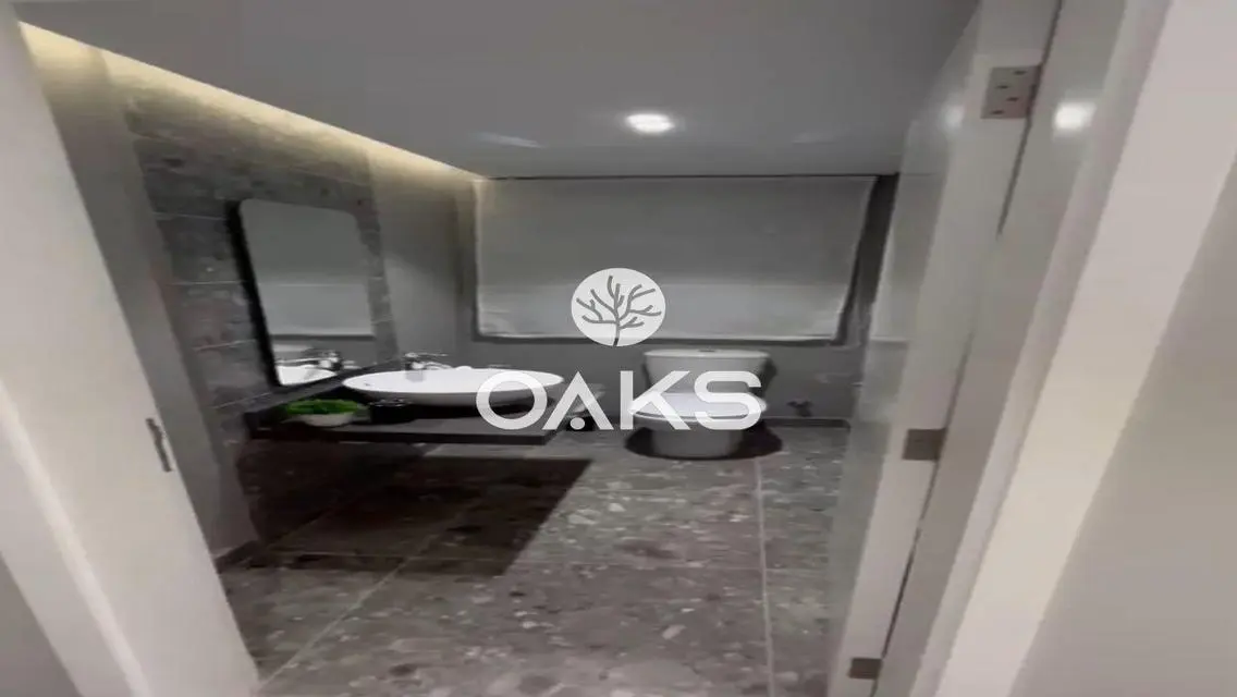 Luxurious Home with All Amenities Near Lakes