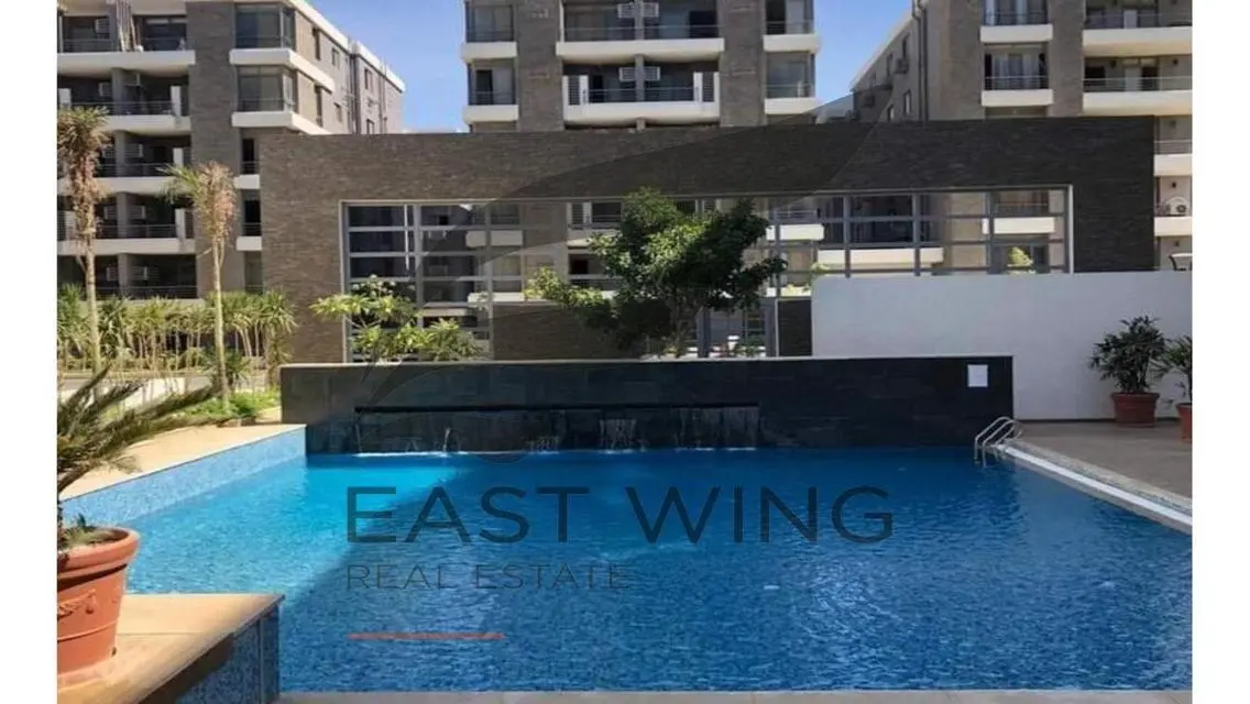 شقة فاخرة بحديقة خاصة وشرفة