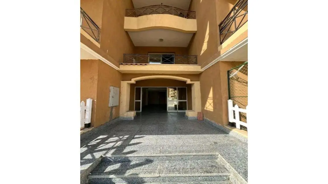 شقه ايجار فاضي كمبوند الخمائل الشيخ زايد