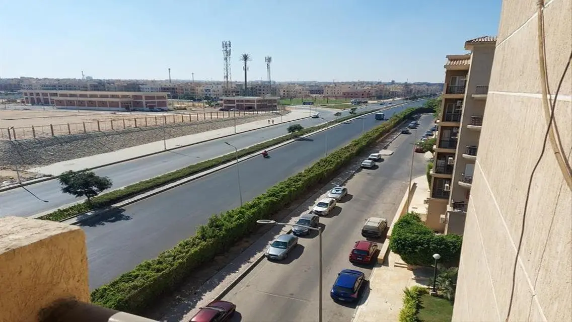 شقة فاخرة للبيع مع مرافق متعددة