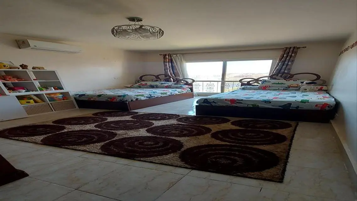 شقة فاخرة للبيع مع مرافق متعددة