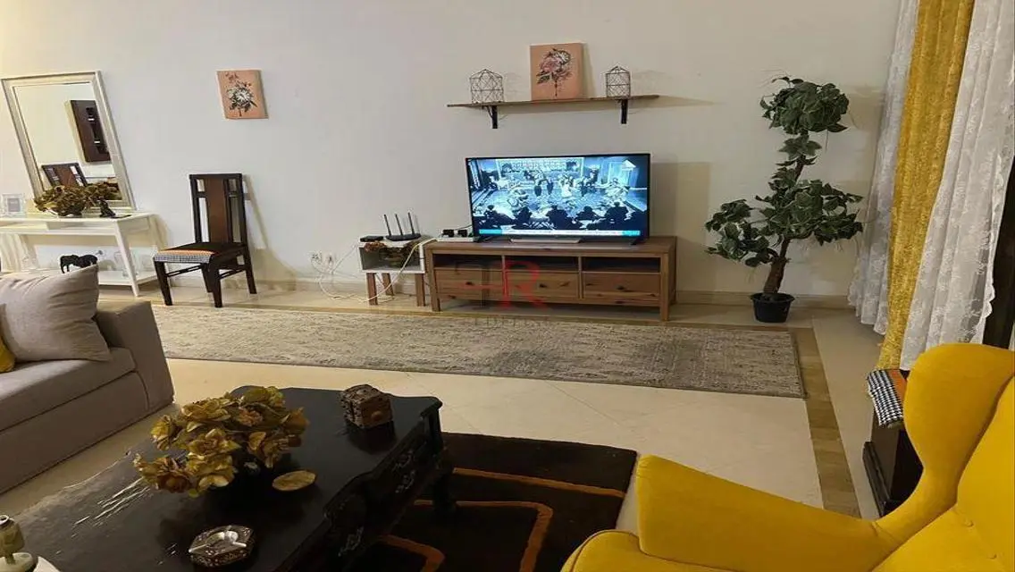Apartment with private garden for rent in mivida
