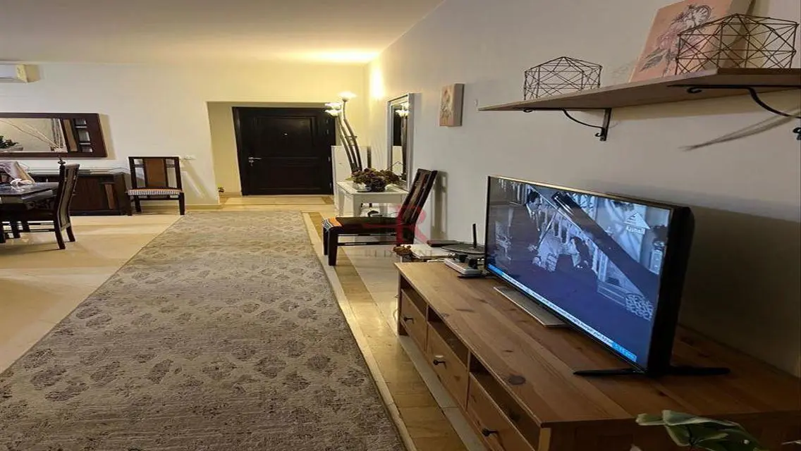 Apartment with private garden for rent in mivida