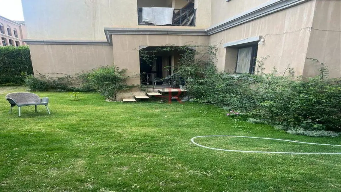 Apartment with private garden for rent in mivida