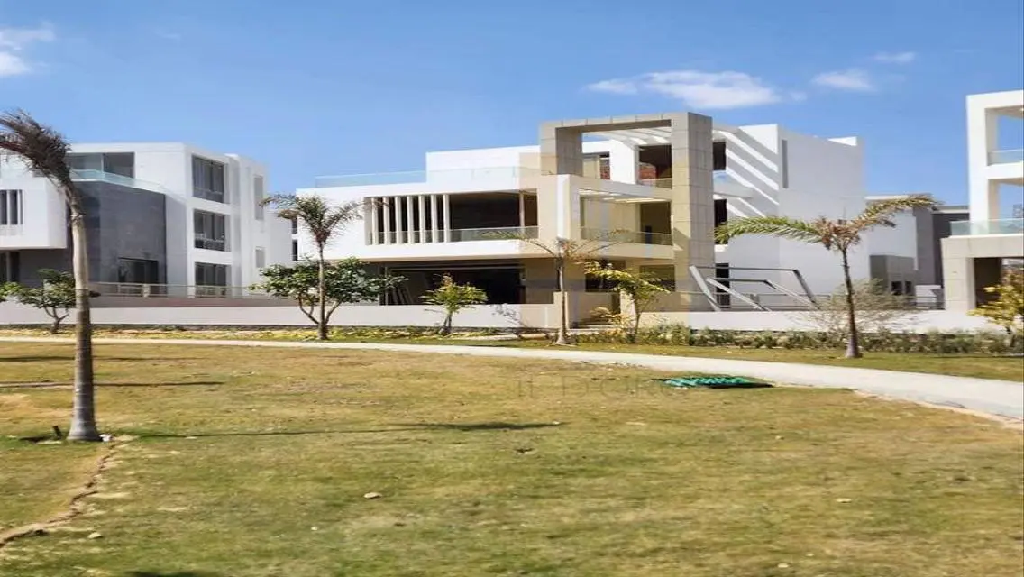 Luxury Apartment with Balcony and Shared Pool