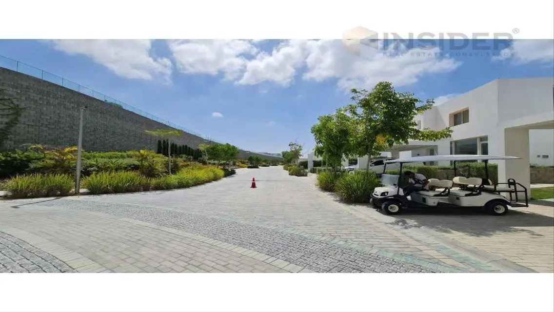 Luxury Villa for Sale with Garden and Pool, 800 sqm