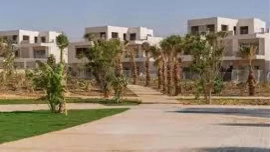 فيلا بسعر مميز استلام فوري فى ذا كرون بالم هيلز