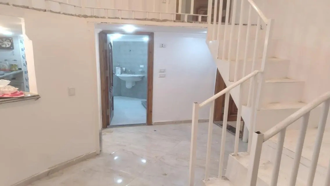 دوبلكس سكنى او اداري علي الشارع الريسى بسعر لقطة