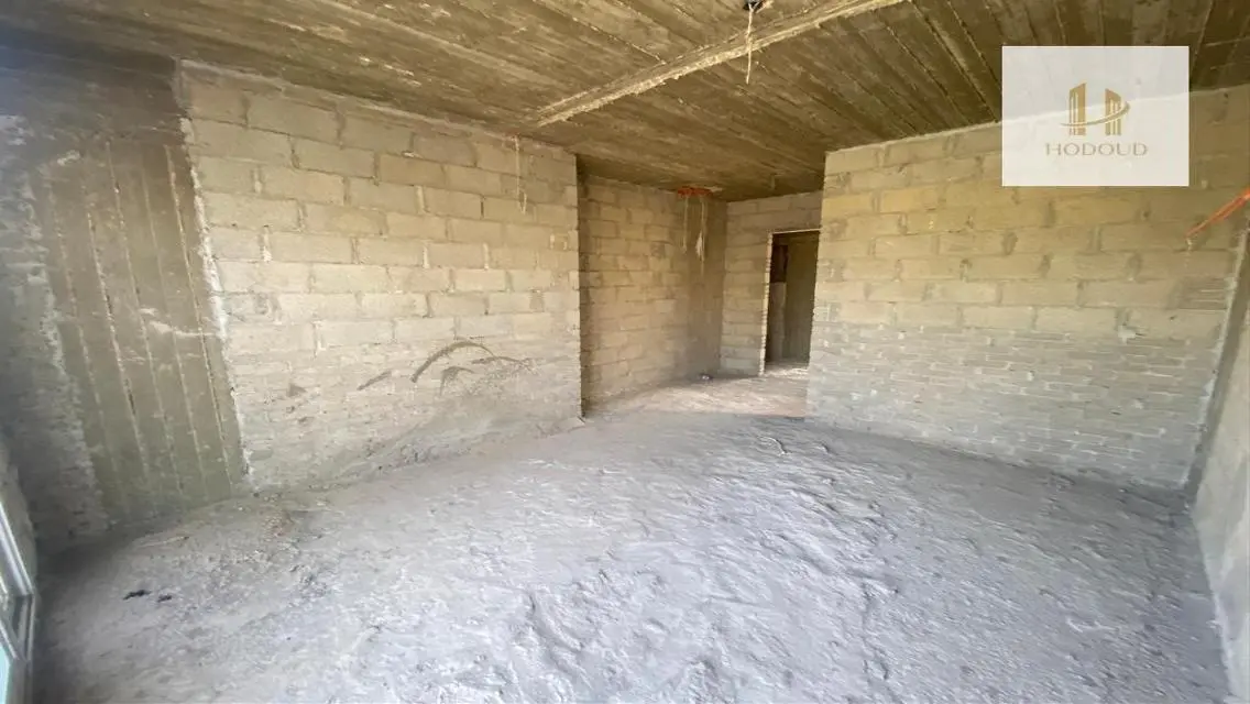 عقار مميز للبيع بمساحة واسعة