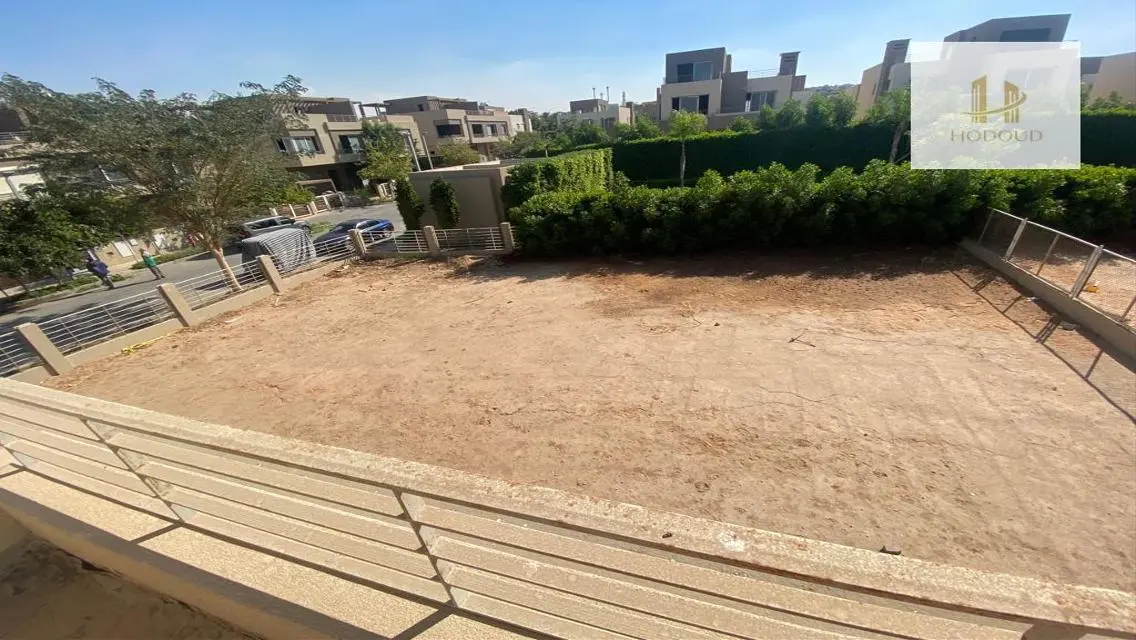 عقار مميز للبيع بمساحة واسعة