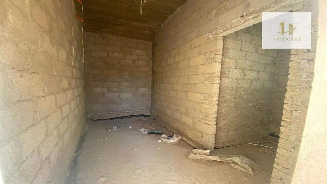 عقار مميز للبيع بمساحة واسعة