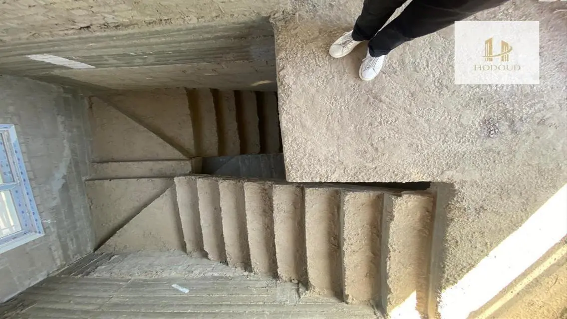 عقار مميز للبيع بمساحة واسعة