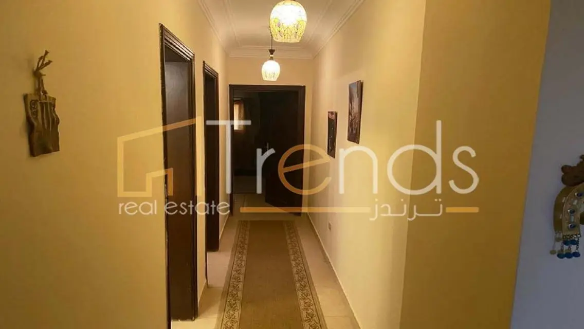 شاليه  أرضى بحديقة خاصه يطل على البحروحمام السباحه