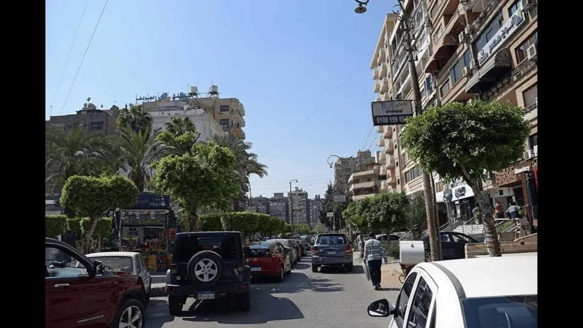 محل للبيع مقسم علي دورين متشطب و مترخص ارض الجولف