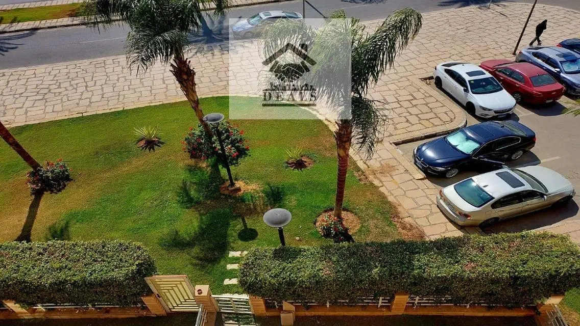 متاح للإيجار ٨٢متر B7  تشطيب خاص