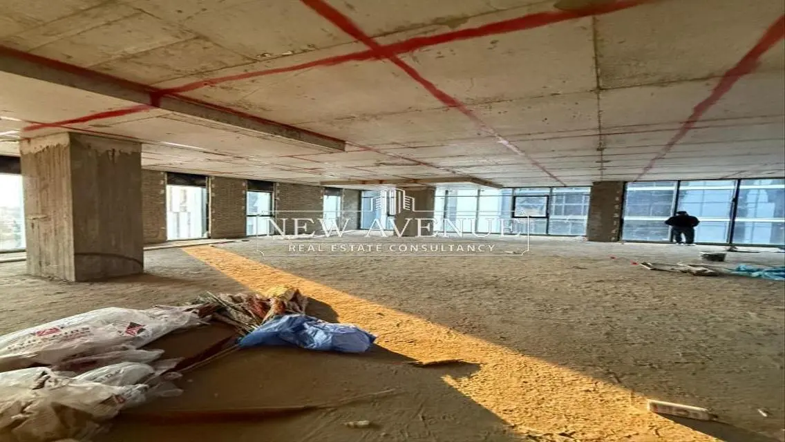 Office Space of 400 Meters for Sale