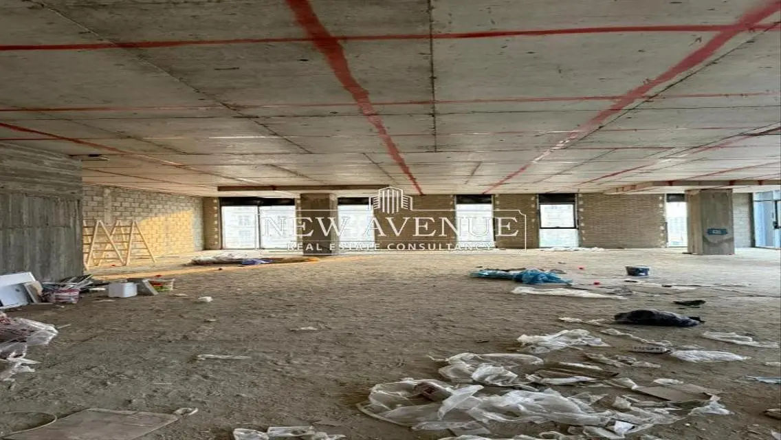 Office Space of 400 Meters for Sale
