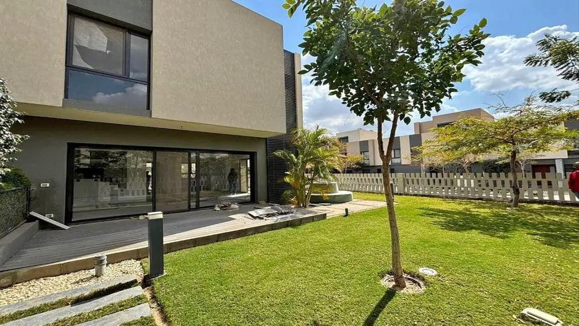 Luxury Apartment in Al-Burouj Compound - 440 sqm