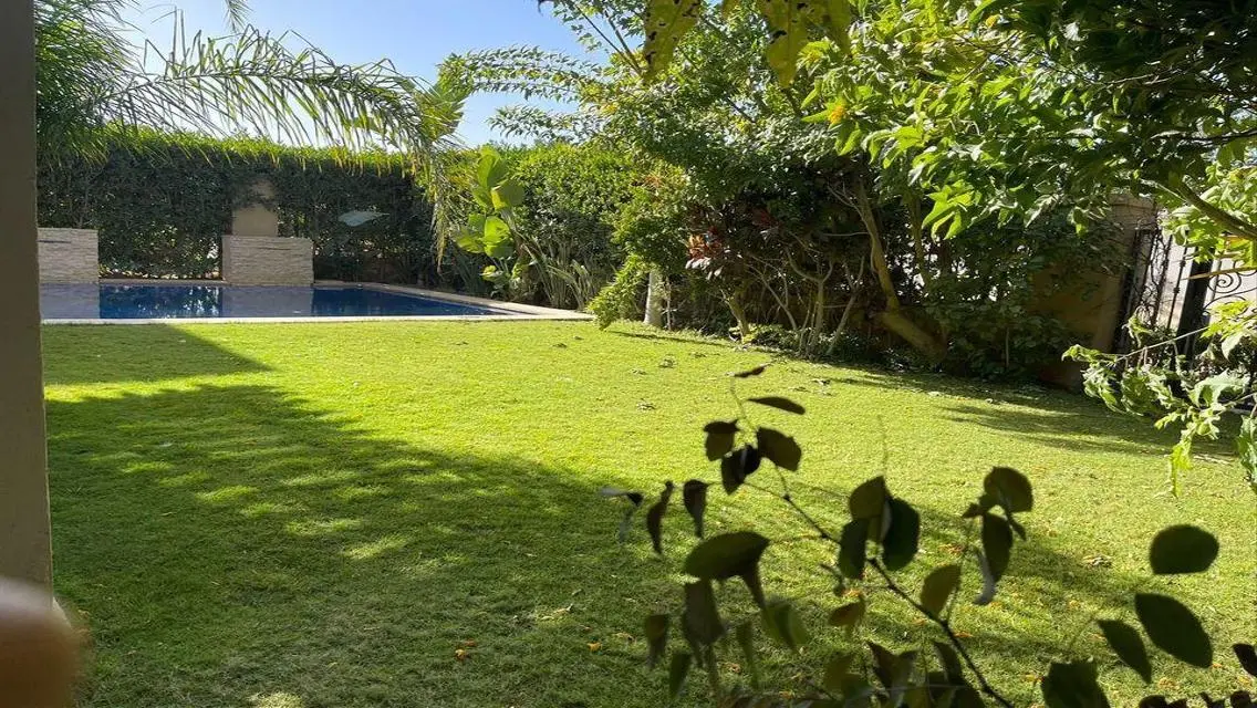 Luxury Apartment in Al-Burouj Compound - 440 sqm