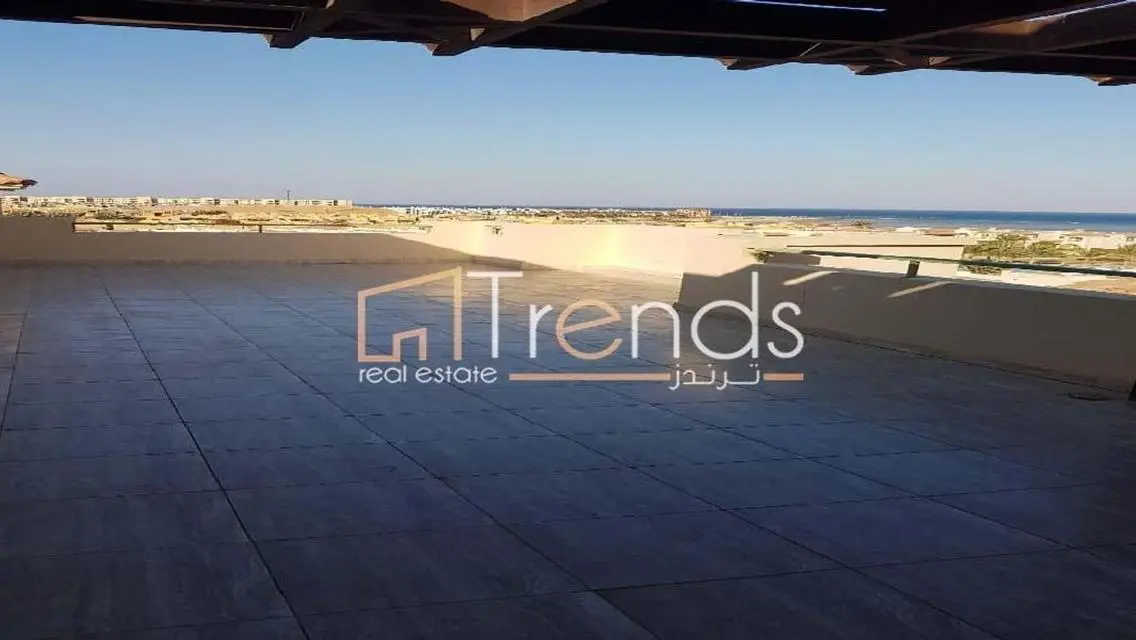 شاليه للبيع استلام فورى يطل على البحر رووف خاص