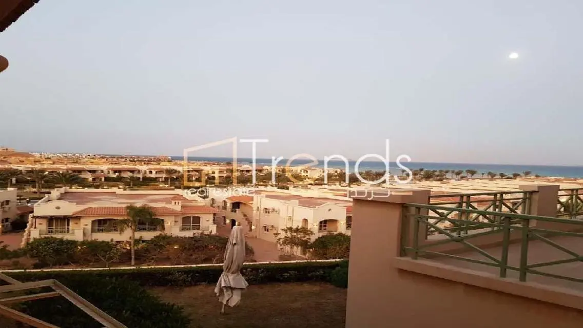 شاليه للبيع استلام فورى يطل على البحر رووف خاص